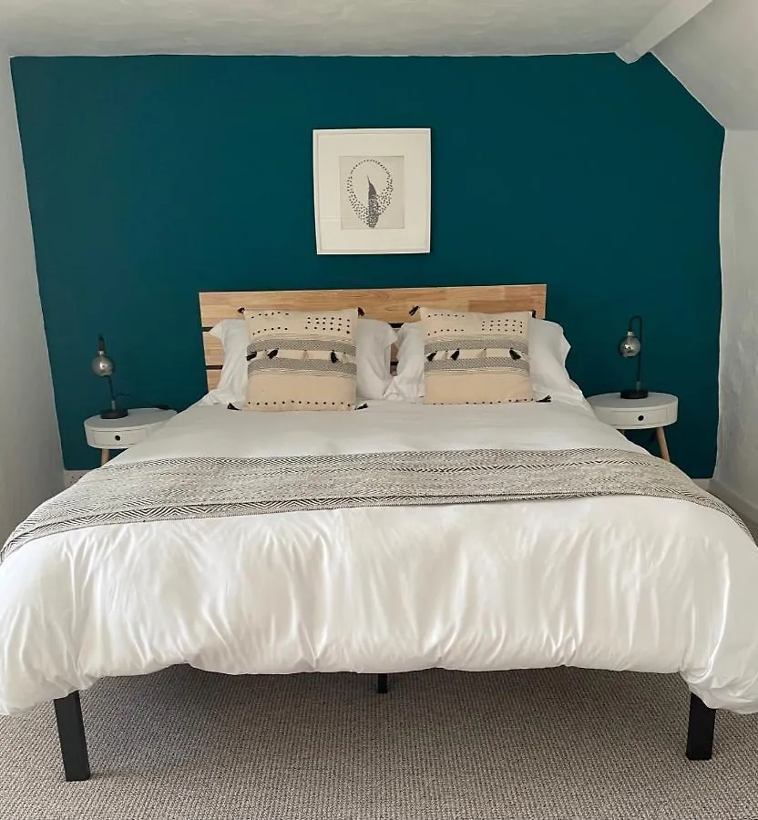 The Walled Garden, Church Cottage Exeter